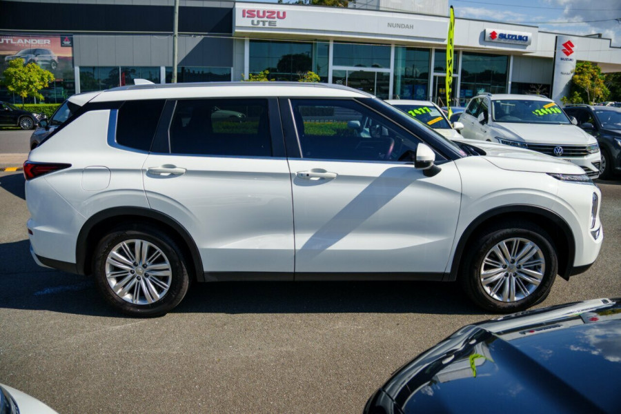 2024 Mitsubishi Outlander ZM LS SUV Image 4