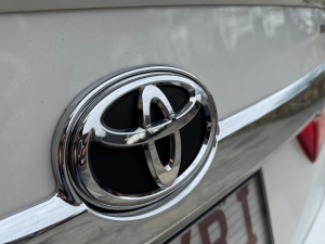 2017 Toyota Aurion GSV50R Presara Sedan