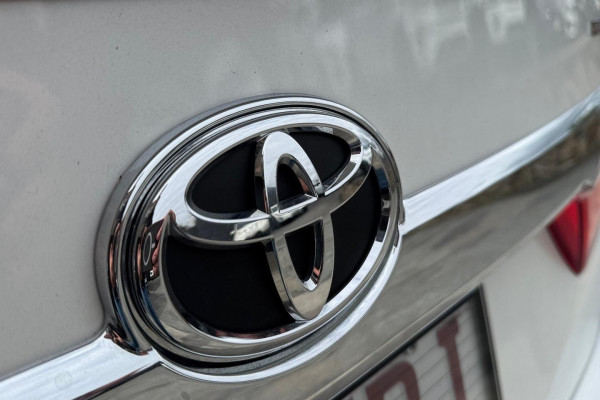 2017 Toyota Aurion GSV50R Presara Sedan Image 24