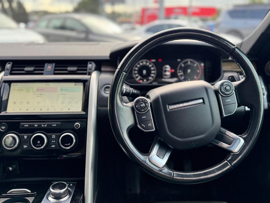 2018 Land Rover Discovery Series 5 HSE Luxury SUV Image 10