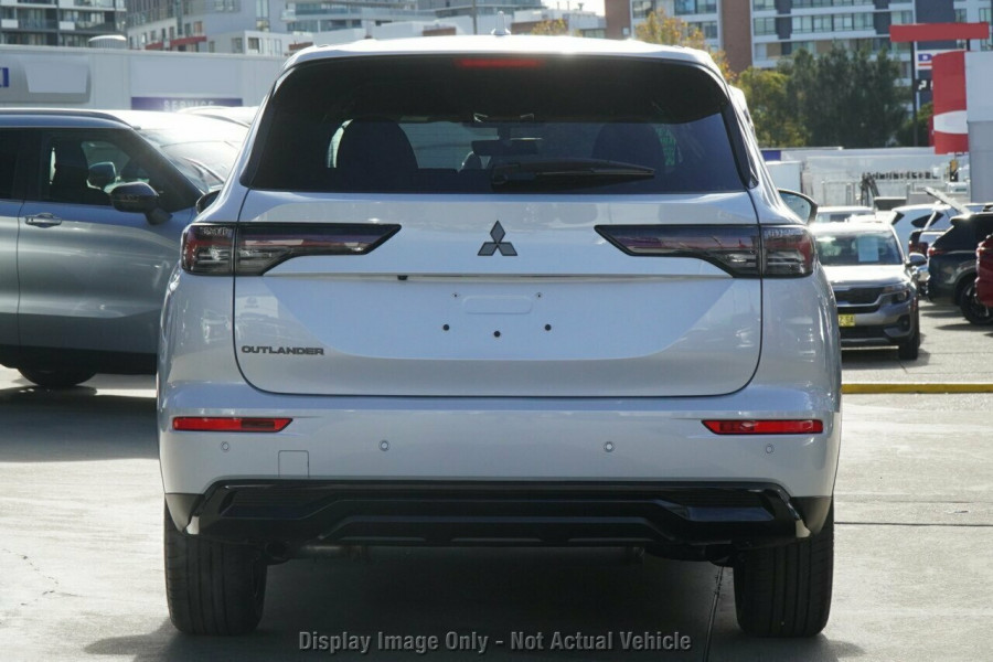 2026 Mitsubishi Outlander ZM Black Edition SUV Image 18