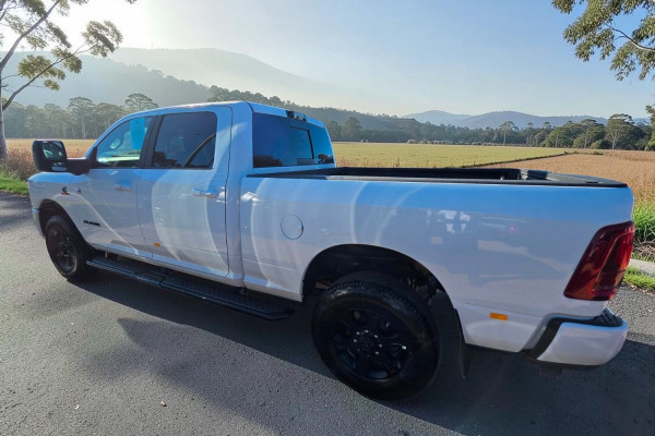 2026 Ram 2500 DJ Laramie Dual Cab Image 4