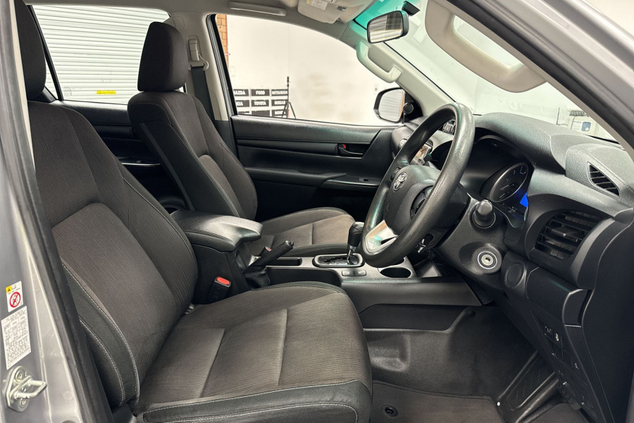 2018 Toyota HiLux SR5 Ute Image 18