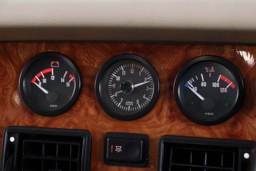 1996 MG RV8 Rover Coupe Image 18
