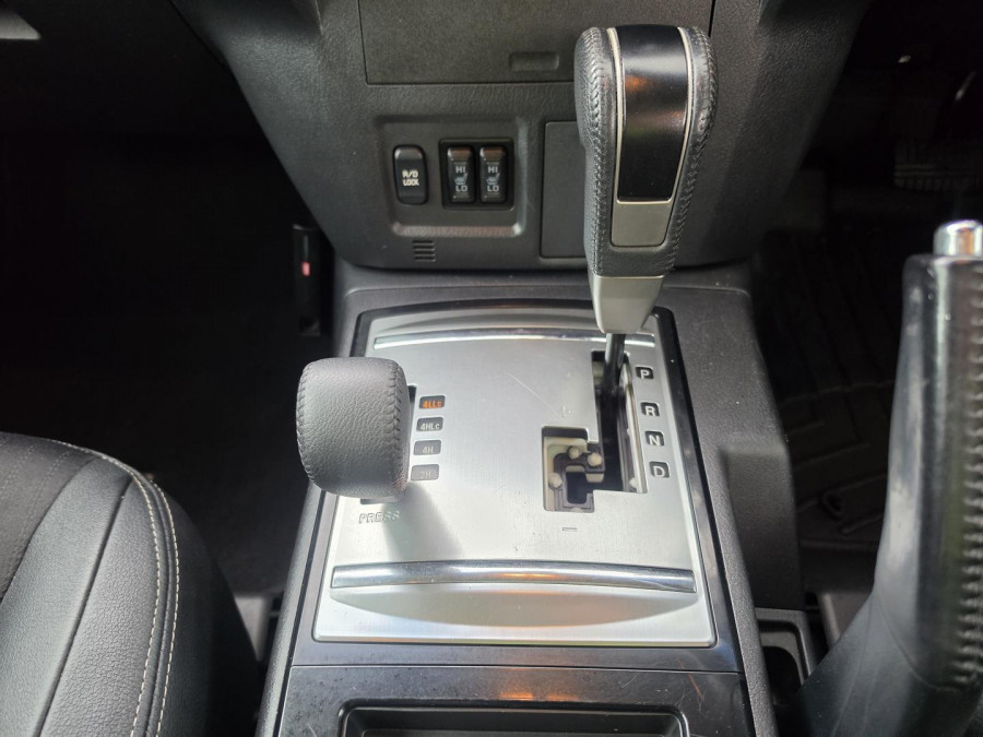 2015 MY16 Mitsubishi Pajero NX GLS SUV Image 17