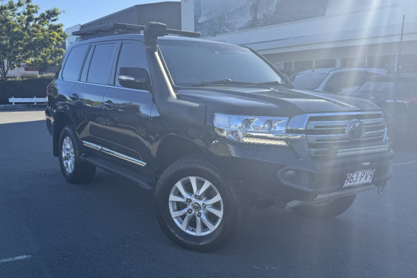 2019 Toyota LandCruiser VDJ200R Sahara SUV Image 1