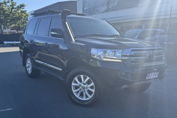 2019 Toyota LandCruiser VDJ200R Sahara SUV Image 1