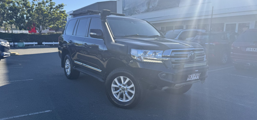 2019 Toyota LandCruiser VDJ200R Sahara SUV Image 1