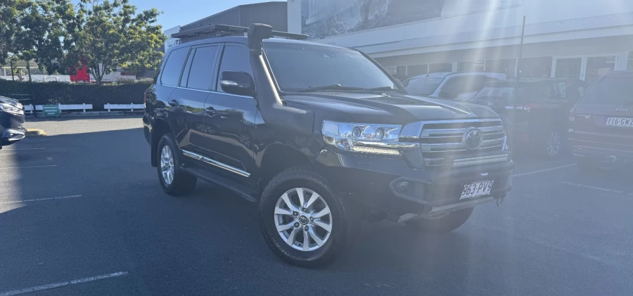 2019 Toyota LandCruiser VDJ200R Sahara SUV Image 1