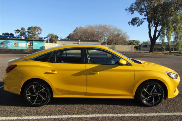 2024 MG MG5 AP32 Essence Sedan