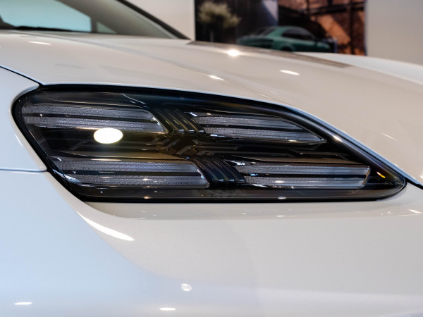 2025 Porsche Macan SUV image 12