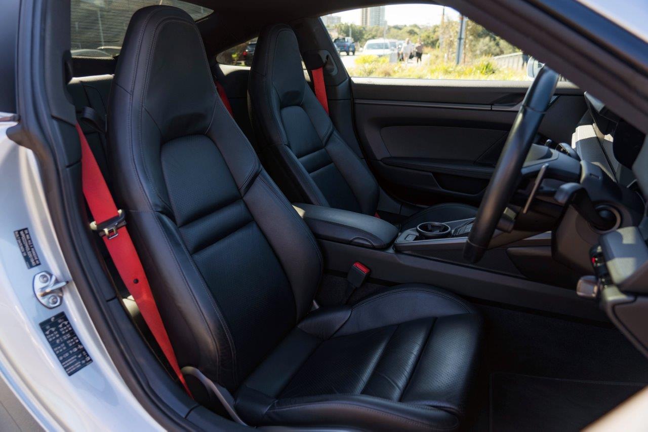2020 Porsche 911 Carrera Coupe Image 9