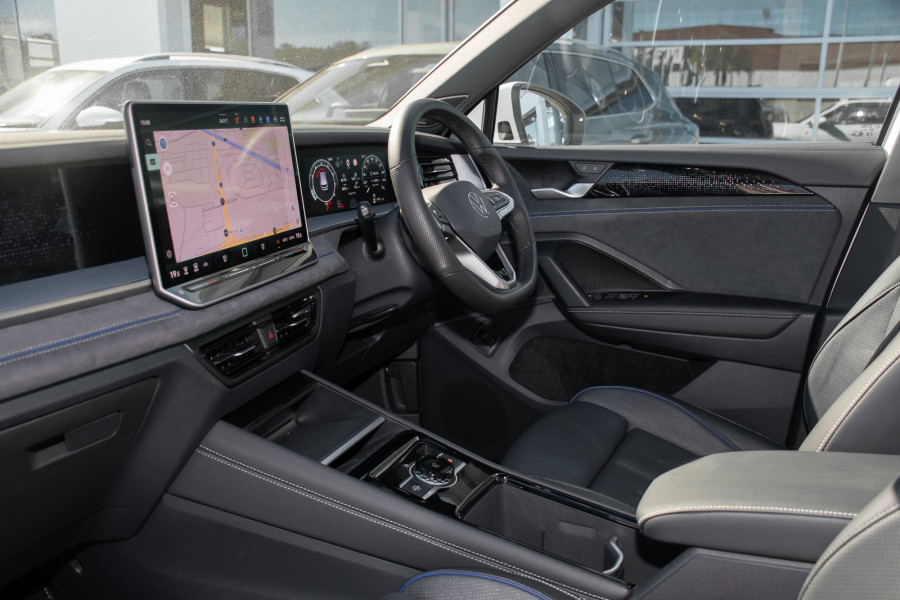 2025 MY26 Volkswagen Tayron R4 195TSI R-Line SUV Image 8