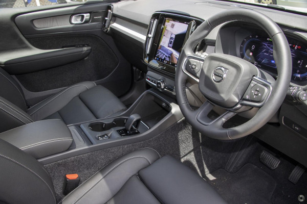 2024 MY25 Volvo XC40  Plus B4 SUV Image 6