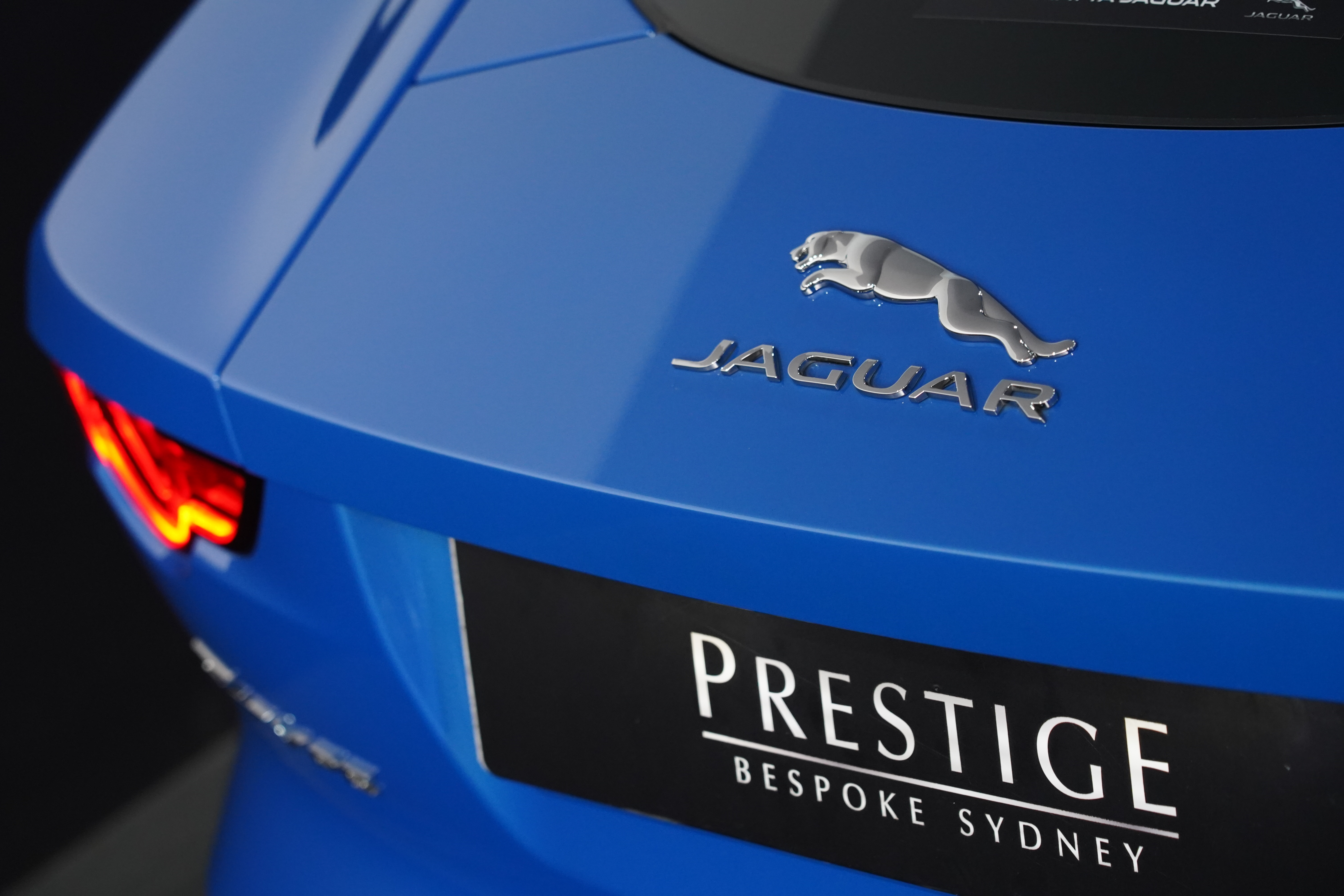 2018 Jaguar F-type Jaguar F-Type 2.0 R-Dynamic Rwd (221kw) 8 Sp Automatic Sequential 2.0 R-Dynamic Rwd (221kw) Coupe Image 10
