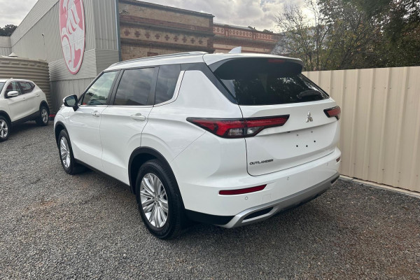 2021 MY22 Mitsubishi Outlander ZM LS SUV Image 5