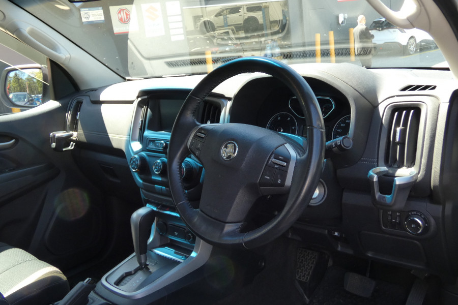 2017 MY18 Holden Trailblazer RG MY18 LT 4X4 SUV Image 11