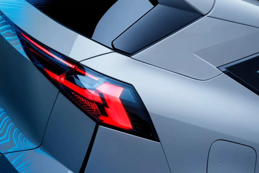 half-diamond shaped lighting signature Image
