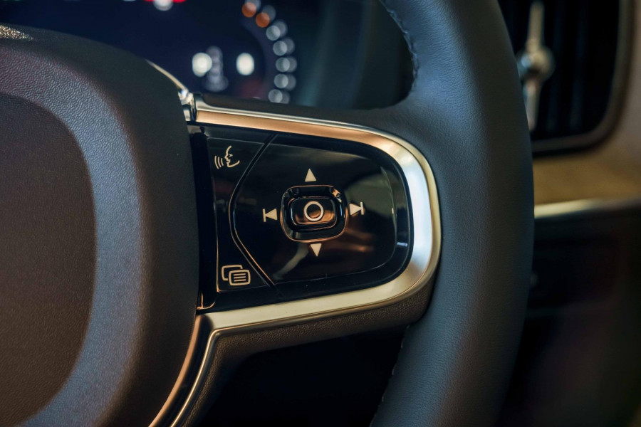 2026 Volvo XC60 UZ Ultra B5 Dark SUV Image 16