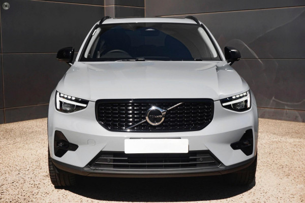 2024 MY25 Volvo XC40  Ultra B4 Dark SUV Image 2