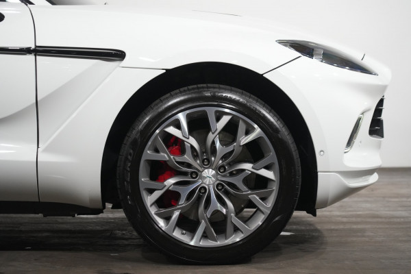 2022 Aston Martin DBX SUV Image 5