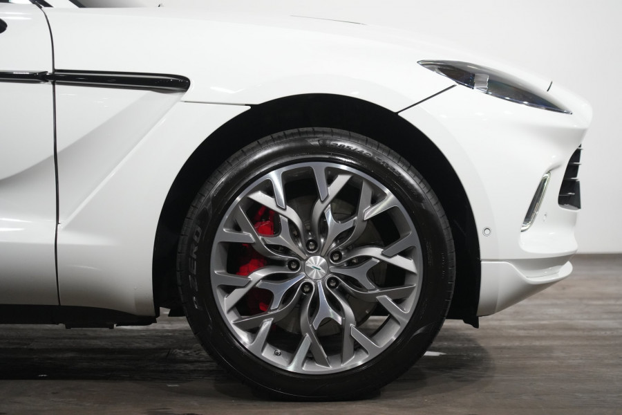 2022 Aston Martin DBX SUV Image 5