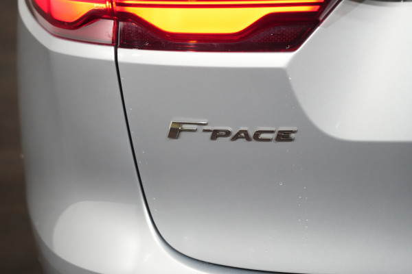2021 Jaguar F-PACE R-Dynamic SE SUV image 9