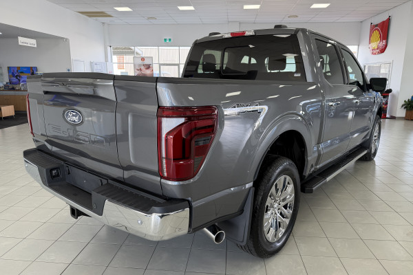 2024 Ford F-150  Lariat Dual Cab Image 7