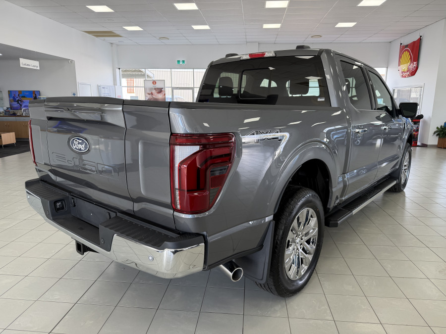 2024 Ford F-150  Lariat Dual Cab Image 7