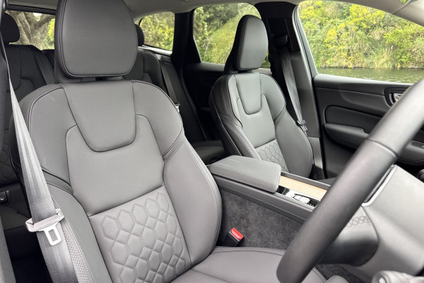 2026 Volvo XC60 UZ Plus B5 SUV Image 4