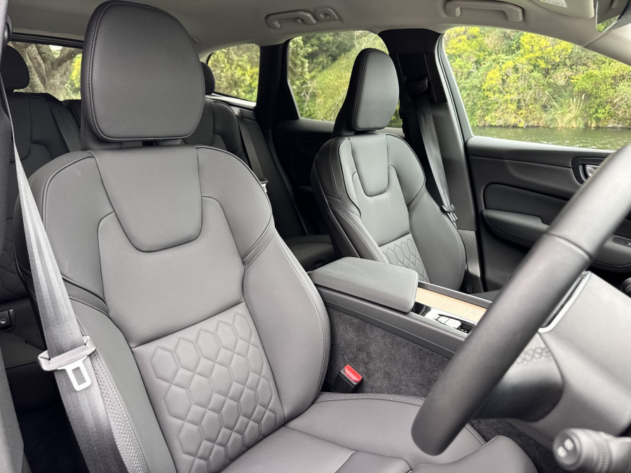 2026 Volvo XC60 UZ Plus B5 SUV Image 4