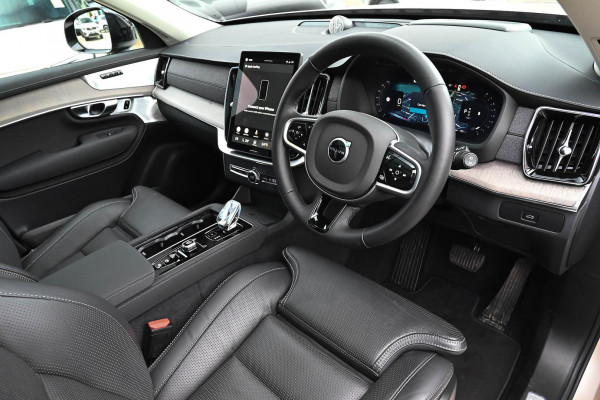 2026 Volvo XC90 L Series Ultra B5 Dark SUV Image 5