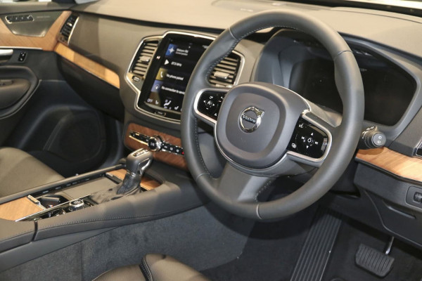 2020 MYon Volvo XC90 L Series D5 Momentum Suv Image 5