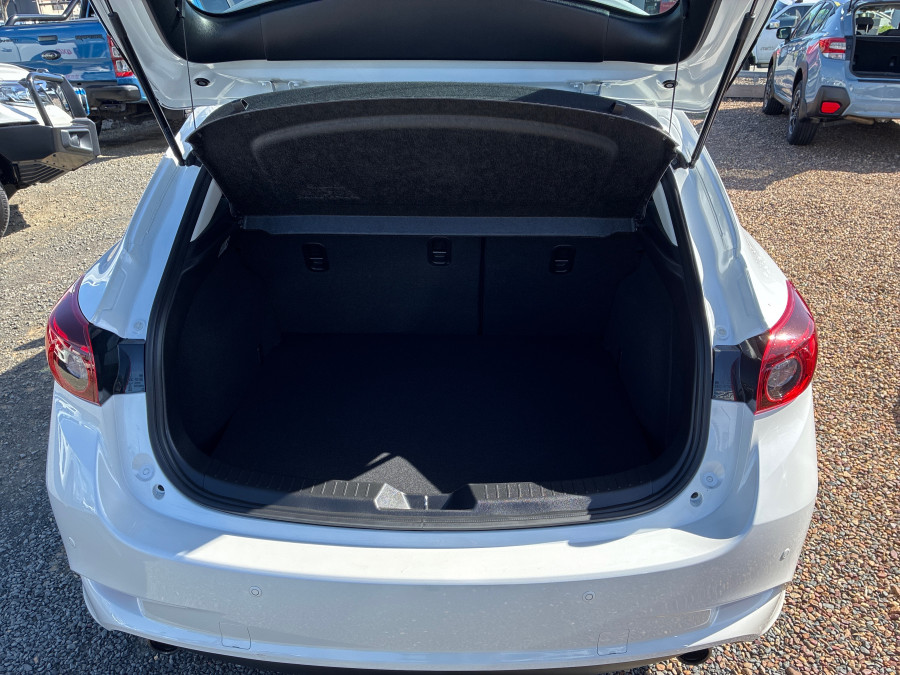 2017 Mazda 3 BN5478 Maxx Hatch Image 12
