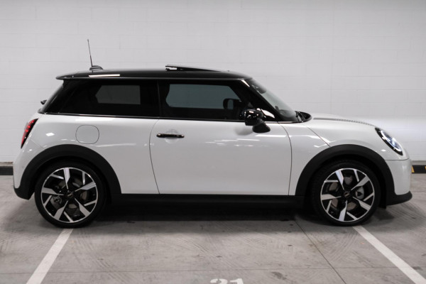 2025 MINI Cooper F65 C Favoured Hatch image 5