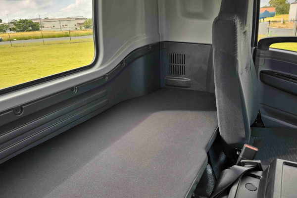 2025 Isuzu FVZ 260-300 AT R55 Cab Chassis Image 10