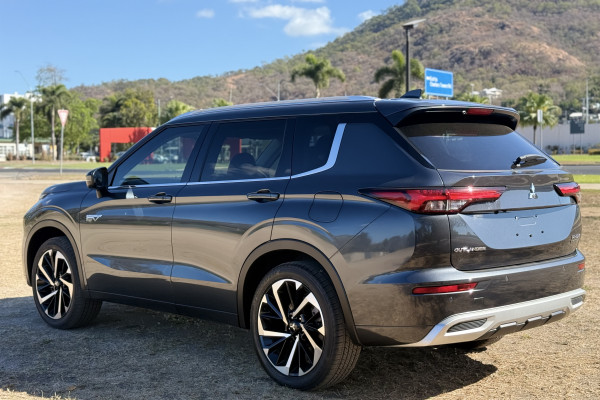 2025 MY24 Mitsubishi Outlander ZM PHEV Exceed SUV Image 4