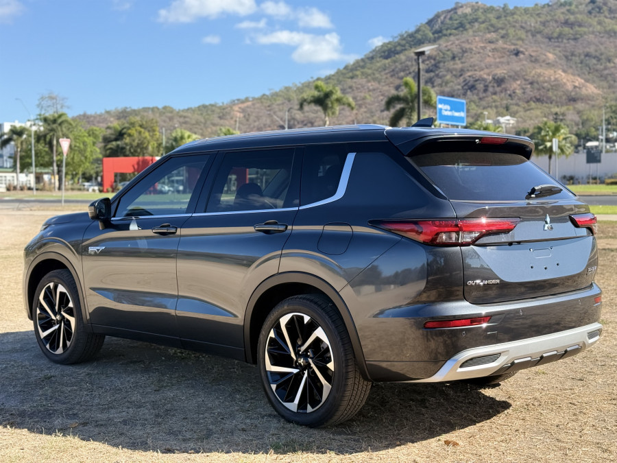 2025 MY24 Mitsubishi Outlander ZM PHEV Exceed SUV Image 4