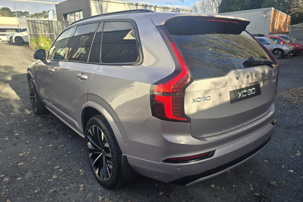 2026 Volvo XC90 L Series Ultra B5 Dark SUV Image 6