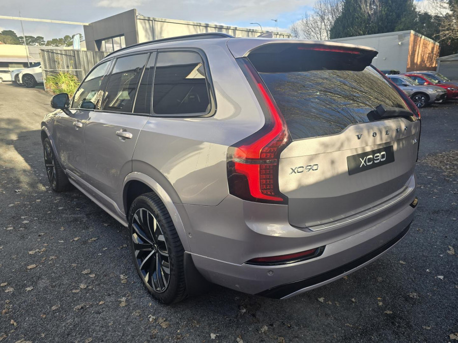 2026 Volvo XC90 L Series Ultra B5 Dark SUV Image 6