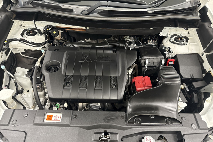 2019 Mitsubishi Outlander ZL LS SUV Image 10