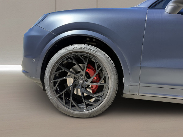 2024 Porsche Cayenne SUV image 6