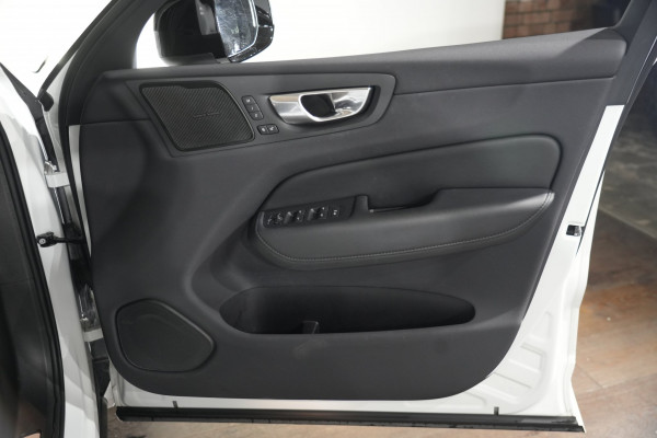 2023 Volvo XC60 UZ Ultimate B6 Dark SUV image 31