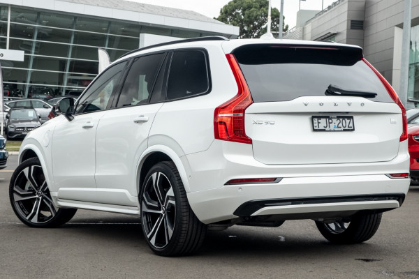 2024 Volvo XC90 L Series Recharge Ultimate T8 Plug-In Hybrid SUV Image 2