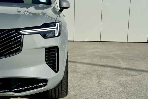 2025 Volvo XC90 L Series Ultra B5 Bright SUV Image 3