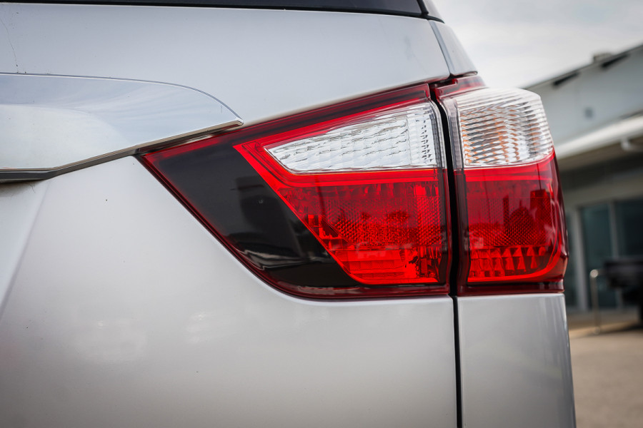 2015 Isuzu MU-X LS-T SUV Image 11