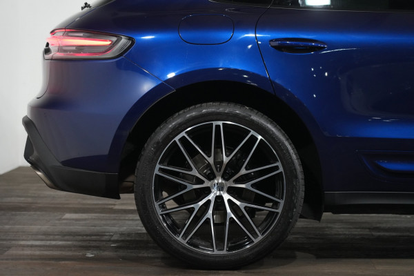 2022 Porsche Macan SUV Image 6