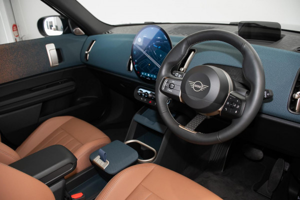 2024 MINI Countryman U25 SE Classic SUV image 6
