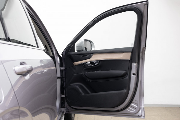2025 Volvo XC90 L Series Ultra B5 Bright SUV Image 9