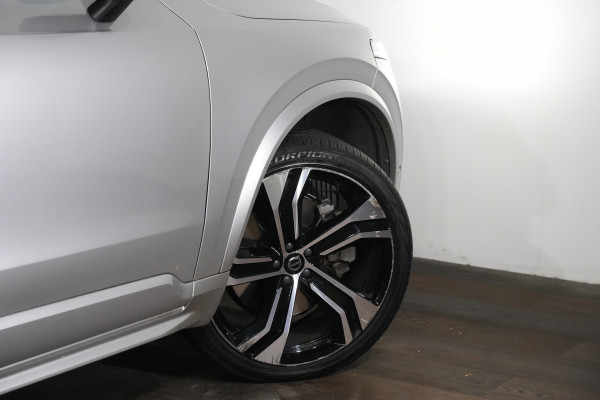 2021 Volvo XC90 L Series T8 Recharge SUV image 11